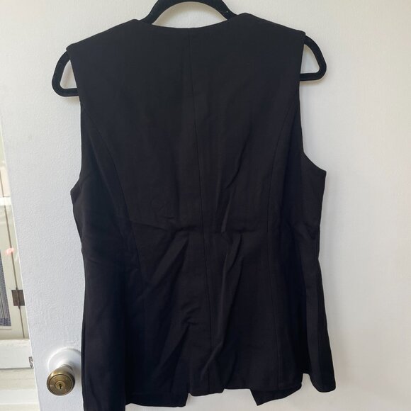 Button down vest - Picture 4 of 6